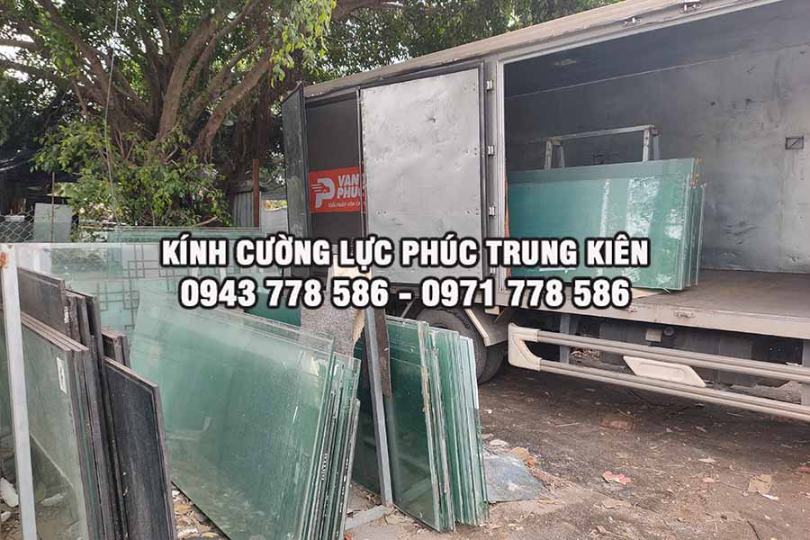 khach-hang-thanh-ly-kinh-cuong-luc-me-linh